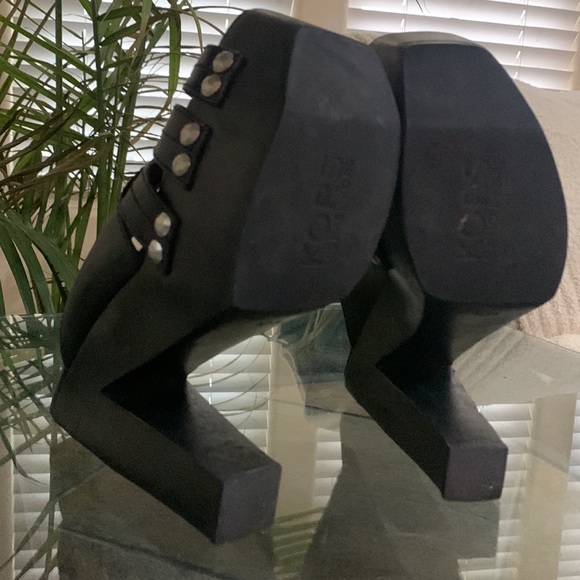KORS by Michael Kors Studded Platform Mule Sandals - Nero - Picture 12 of 16